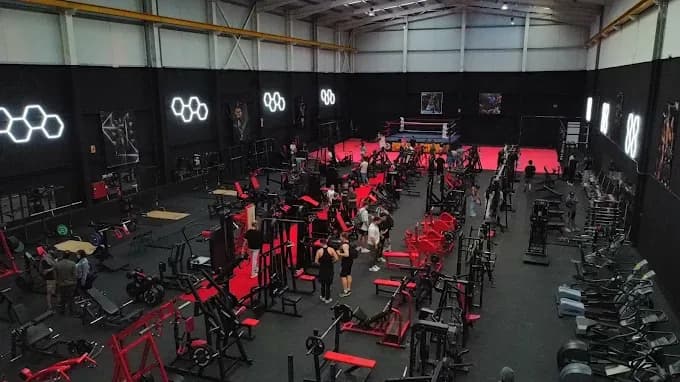 Vista general de la maquinaria de Colliseum Gym