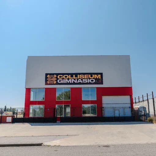 Fachada exterior de Colliseum Gym